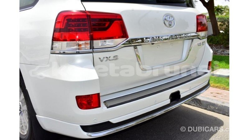Big with watermark toyota land cruiser belait import dubai 2183