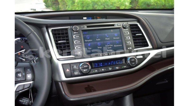 Big with watermark toyota highlander belait import dubai 2186