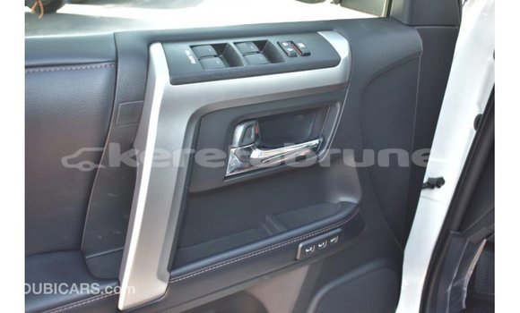 Buy Import Toyota HiAce White Truck in Import - Dubai in Belait Buy Import Toyota HiAce White Truck in Import - Dubai in Belait