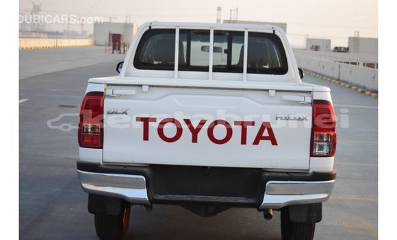 Buy Import Toyota Hilux White Car in Import - Dubai in Belait Buy Import Toyota Hilux White Car in Import - Dubai in Belait