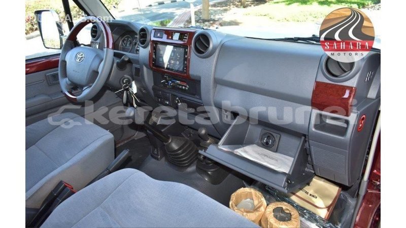 Big with watermark toyota land cruiser belait import dubai 2195