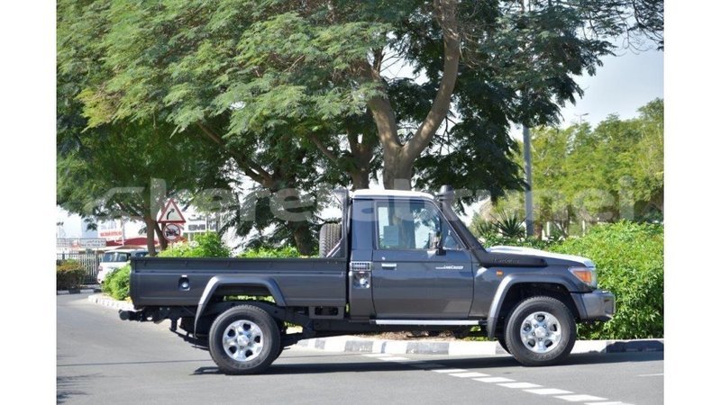 Big with watermark toyota land cruiser belait import dubai 2199