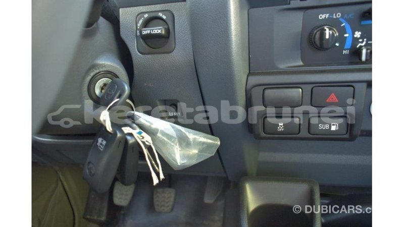 Big with watermark toyota land cruiser belait import dubai 2199
