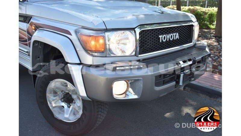 Big with watermark toyota land cruiser belait import dubai 2200