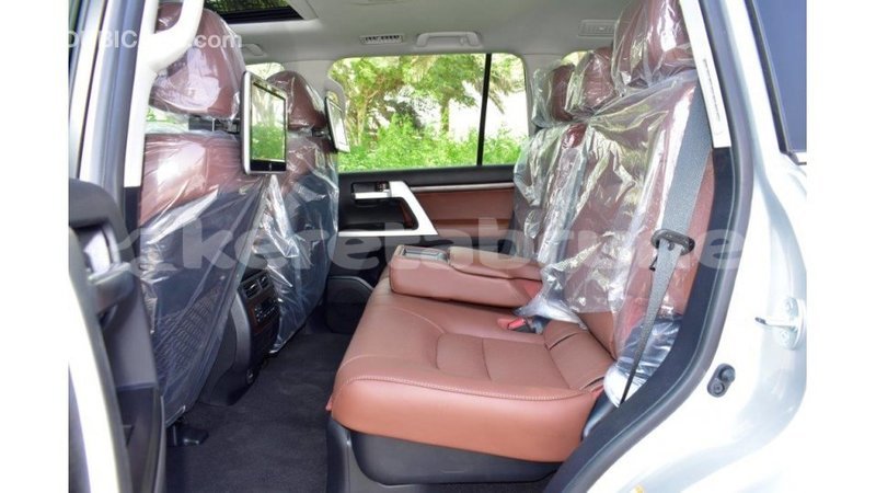 Big with watermark toyota land cruiser belait import dubai 2204