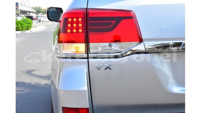 Big with watermark toyota land cruiser belait import dubai 2204