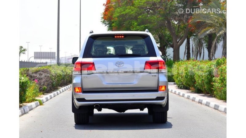 Big with watermark toyota land cruiser belait import dubai 2204