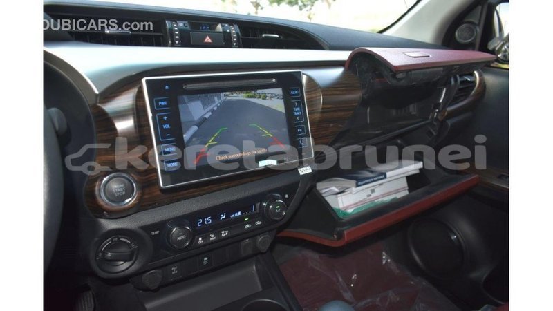 Big with watermark toyota hilux belait import dubai 2207