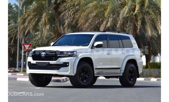 Buy Import Toyota Land Cruiser White Car in Import - Dubai in Belait Buy Import Toyota Land Cruiser White Car in Import - Dubai in Belait