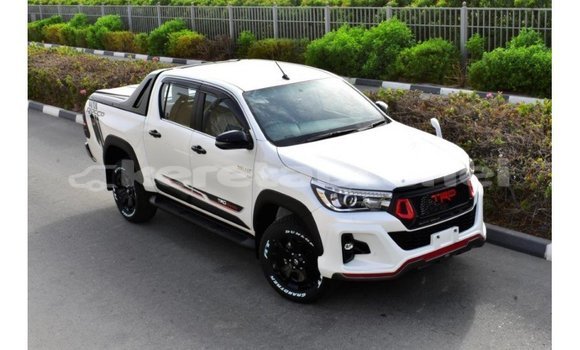 Buy Import Toyota Hilux White Car in Import - Dubai in Belait Buy Import Toyota Hilux White Car in Import - Dubai in Belait