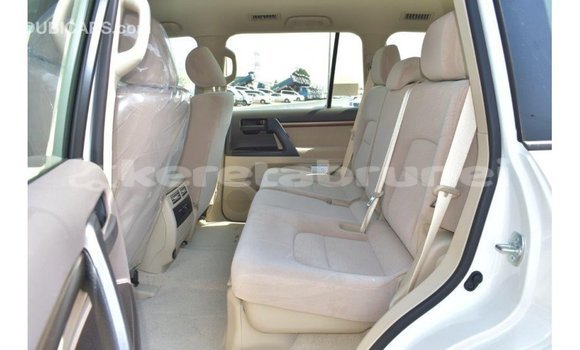 Buy Import Toyota Land Cruiser White Car in Import - Dubai in Belait Buy Import Toyota Land Cruiser White Car in Import - Dubai in Belait