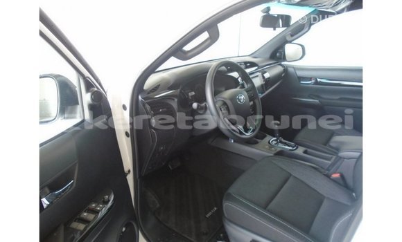 Buy Import Toyota Hilux White Car in Import - Dubai in Belait Buy Import Toyota Hilux White Car in Import - Dubai in Belait