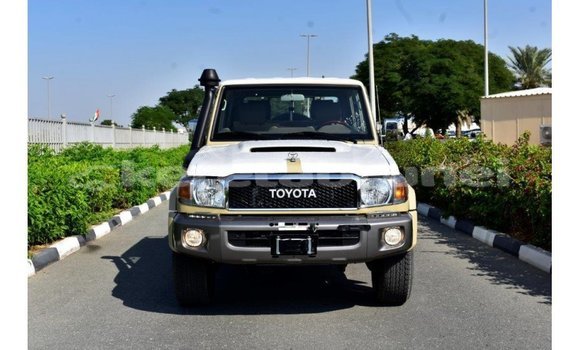 Buy Import Toyota Land Cruiser Beige Car in Import - Dubai in Belait Buy Import Toyota Land Cruiser Beige Car in Import - Dubai in Belait