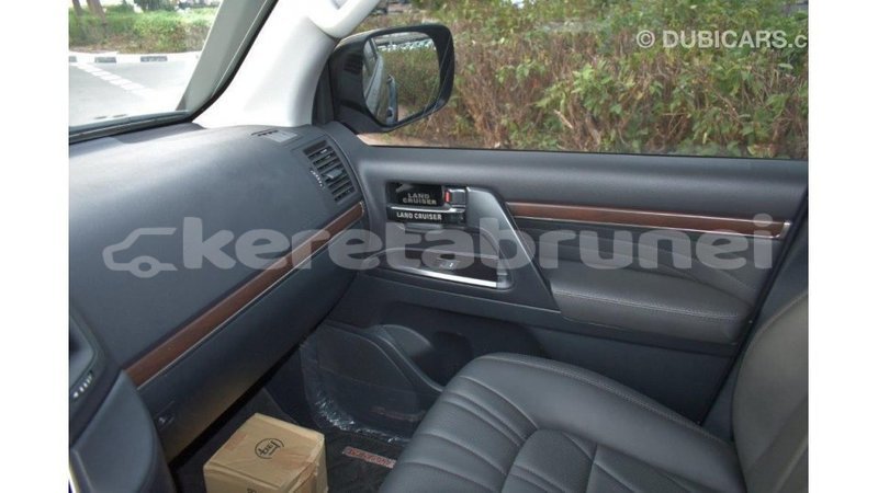 Big with watermark toyota land cruiser belait import dubai 2236