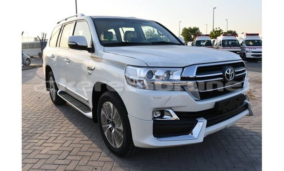 Buy Import Toyota Land Cruiser White Car in Import - Dubai in Belait Buy Import Toyota Land Cruiser White Car in Import - Dubai in Belait
