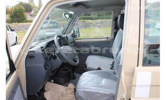 Buy Import Toyota Land Cruiser Beige Car in Import - Dubai in Belait Buy Import Toyota Land Cruiser Beige Car in Import - Dubai in Belait