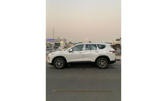 Buy Import Hyundai Santa Fe White Car in Import - Dubai in Belait Buy Import Hyundai Santa Fe White Car in Import - Dubai in Belait