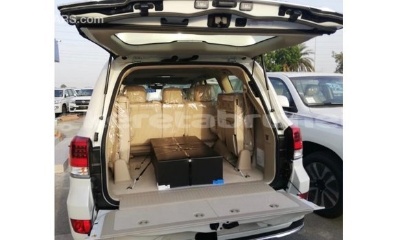 Buy Import Toyota Land Cruiser White Car in Import - Dubai in Belait Buy Import Toyota Land Cruiser White Car in Import - Dubai in Belait