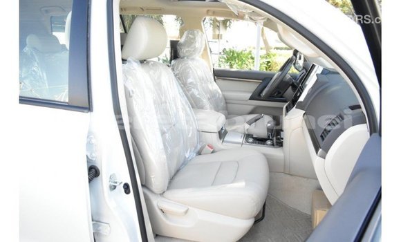 Buy Import Toyota Land Cruiser White Car in Import - Dubai in Belait Buy Import Toyota Land Cruiser White Car in Import - Dubai in Belait