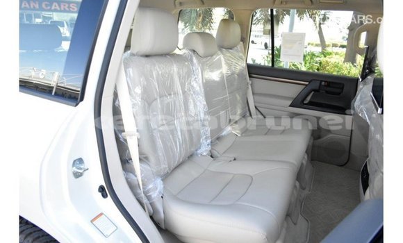 Buy Import Toyota Land Cruiser White Car in Import - Dubai in Belait Buy Import Toyota Land Cruiser White Car in Import - Dubai in Belait