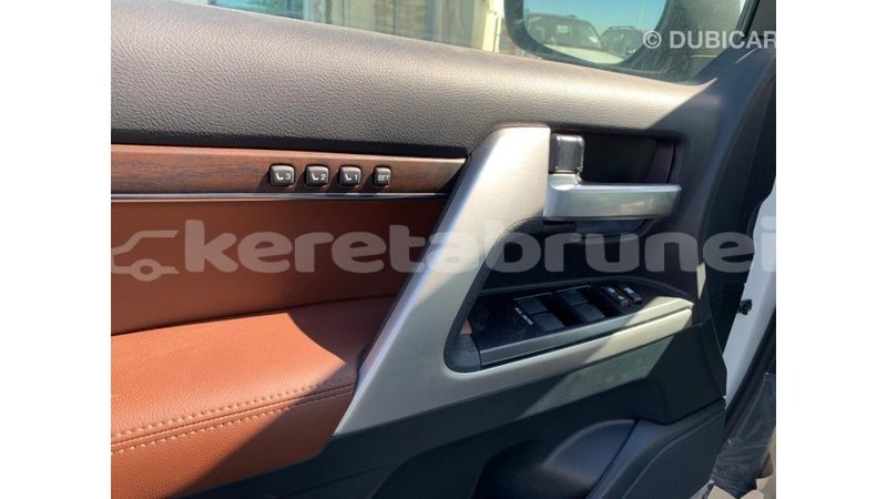 Big with watermark toyota land cruiser belait import dubai 2317