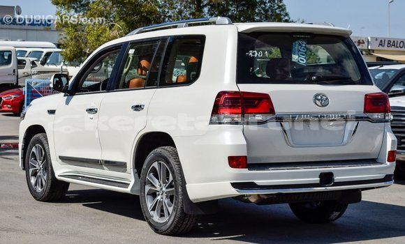 Buy Import Toyota Land Cruiser White Car in Import - Dubai in Belait Buy Import Toyota Land Cruiser White Car in Import - Dubai in Belait