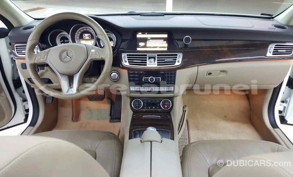 Buy Import Mercedes-Benz 190 (W201) White Car in Import - Dubai in Belait Buy Import Mercedes-Benz 190 (W201) White Car in Import - Dubai in Belait