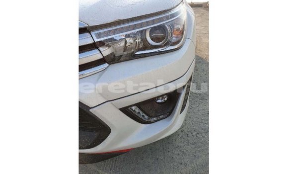 Buy Import Toyota Hilux White Car in Import - Dubai in Belait Buy Import Toyota Hilux White Car in Import - Dubai in Belait