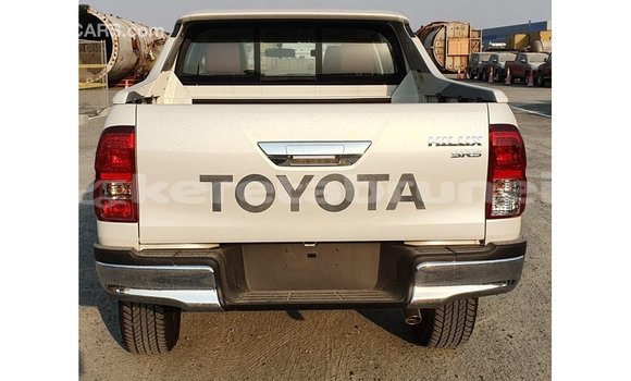 Buy Import Toyota Hilux White Car in Import - Dubai in Belait Buy Import Toyota Hilux White Car in Import - Dubai in Belait