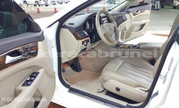Buy Import Mercedes-Benz 190 (W201) White Car in Import - Dubai in Belait Buy Import Mercedes-Benz 190 (W201) White Car in Import - Dubai in Belait