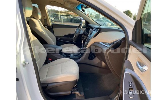 Buy Import Hyundai Santa Fe White Car in Import - Dubai in Belait Buy Import Hyundai Santa Fe White Car in Import - Dubai in Belait