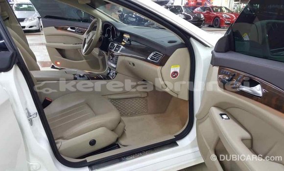 Buy Import Mercedes-Benz 190 (W201) White Car in Import - Dubai in Belait Buy Import Mercedes-Benz 190 (W201) White Car in Import - Dubai in Belait