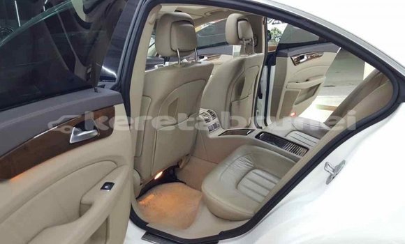 Buy Import Mercedes-Benz 190 (W201) White Car in Import - Dubai in Belait Buy Import Mercedes-Benz 190 (W201) White Car in Import - Dubai in Belait