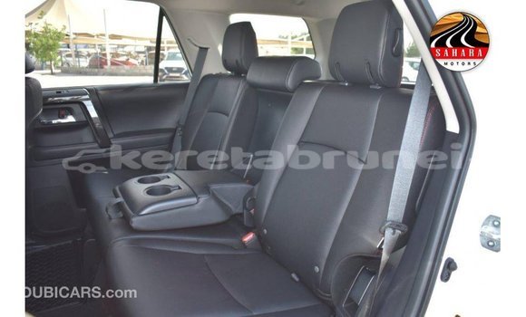 Buy Import Toyota HiAce White Truck in Import - Dubai in Belait Buy Import Toyota HiAce White Truck in Import - Dubai in Belait