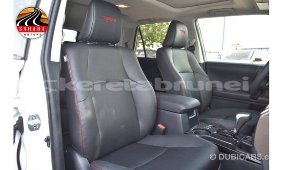 Buy Import Toyota HiAce White Truck in Import - Dubai in Belait Buy Import Toyota HiAce White Truck in Import - Dubai in Belait