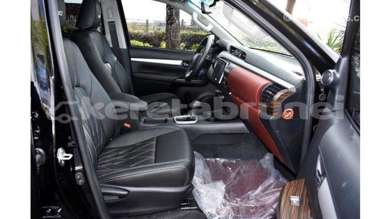 Big with watermark toyota hilux belait import dubai 2365