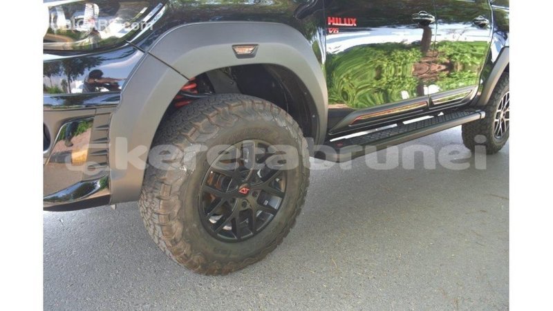 Big with watermark toyota hilux belait import dubai 2365