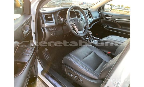 Buy Import Toyota Highlander White Car in Import - Dubai in Belait Buy Import Toyota Highlander White Car in Import - Dubai in Belait