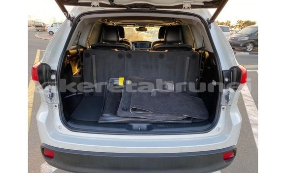 Buy Import Toyota Highlander White Car in Import - Dubai in Belait Buy Import Toyota Highlander White Car in Import - Dubai in Belait