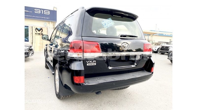 Big with watermark toyota land cruiser belait import dubai 2380
