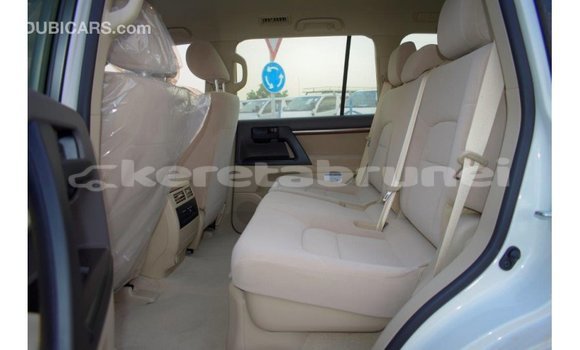 Buy Import Toyota Land Cruiser White Car in Import - Dubai in Belait Buy Import Toyota Land Cruiser White Car in Import - Dubai in Belait
