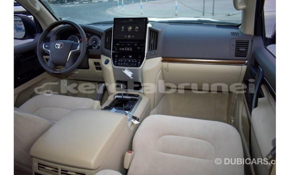 Buy Import Toyota Land Cruiser White Car in Import - Dubai in Belait Buy Import Toyota Land Cruiser White Car in Import - Dubai in Belait