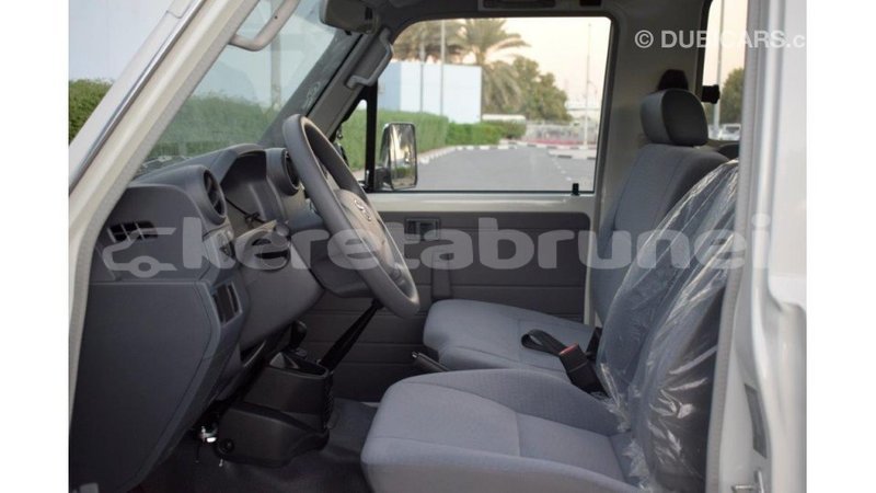 Big with watermark toyota land cruiser belait import dubai 2402