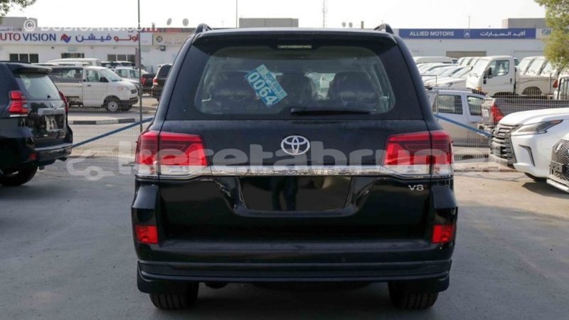 Big with watermark toyota land cruiser belait import dubai 2411