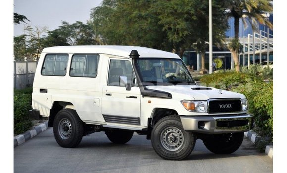 Buy Import Toyota Land Cruiser White Car in Import - Dubai in Belait Buy Import Toyota Land Cruiser White Car in Import - Dubai in Belait