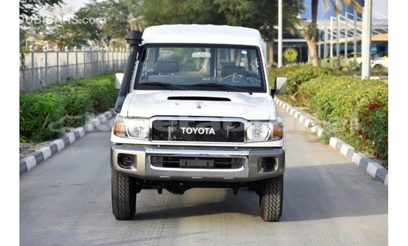Buy Import Toyota Land Cruiser White Car in Import - Dubai in Belait Buy Import Toyota Land Cruiser White Car in Import - Dubai in Belait