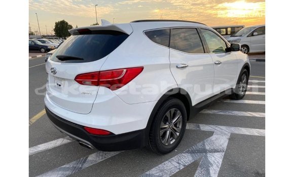 Buy Import Hyundai Santa Fe White Car in Import - Dubai in Belait Buy Import Hyundai Santa Fe White Car in Import - Dubai in Belait