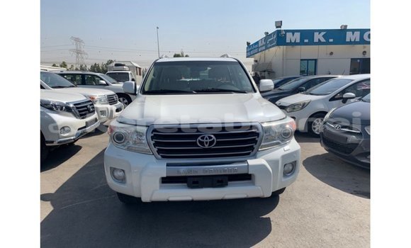 Buy Import Toyota Land Cruiser White Car in Import - Dubai in Belait Buy Import Toyota Land Cruiser White Car in Import - Dubai in Belait