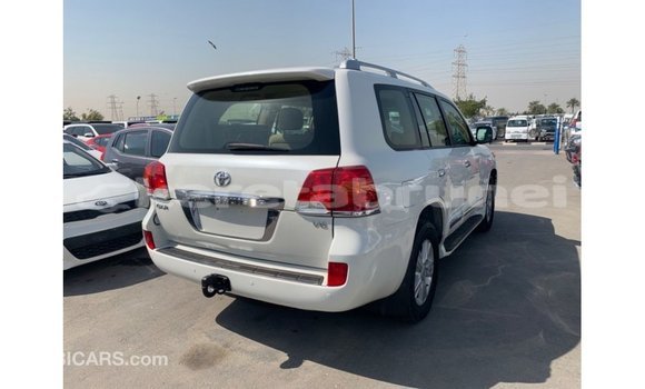 Buy Import Toyota Land Cruiser White Car in Import - Dubai in Belait Buy Import Toyota Land Cruiser White Car in Import - Dubai in Belait