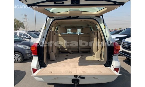 Buy Import Toyota Land Cruiser White Car in Import - Dubai in Belait Buy Import Toyota Land Cruiser White Car in Import - Dubai in Belait